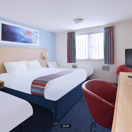 Travelodge Aberdeen Airport Bagian luar foto
