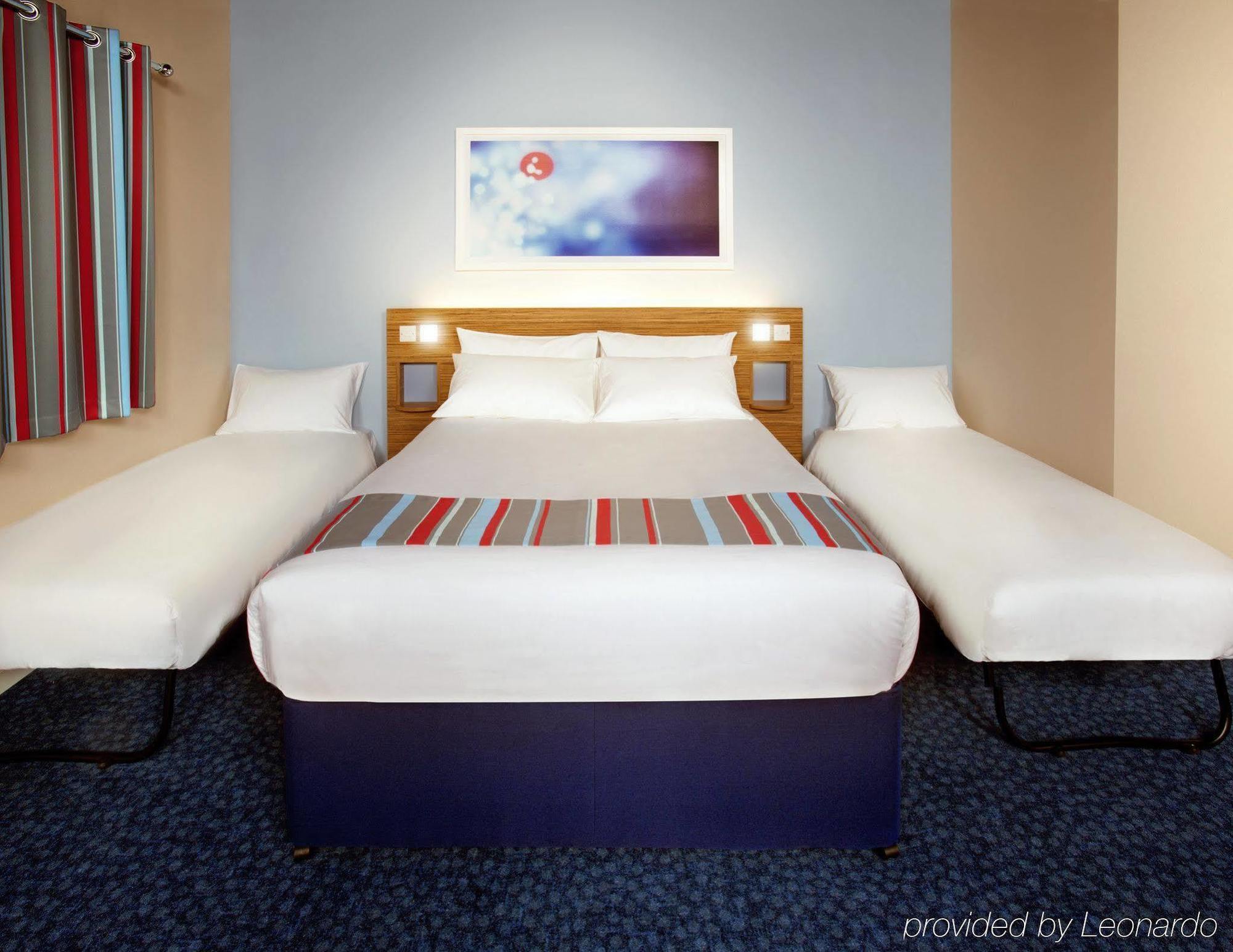 Travelodge Aberdeen Airport Bagian luar foto